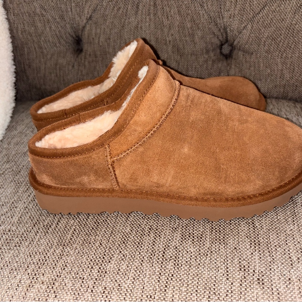 New UGG ultra mini  Classic Slipper Chestnut Size 7 - Picture 3 of 8
